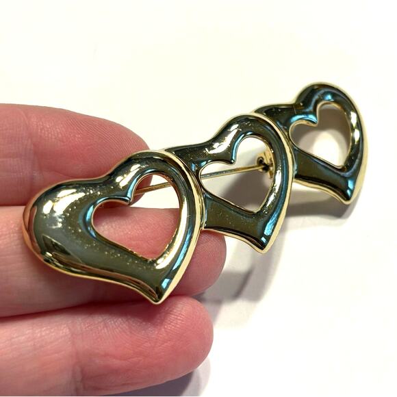 Gold triple hearts brooch mod vintage Y2K shapely heart motif love gift pin - Picture 2 of 6